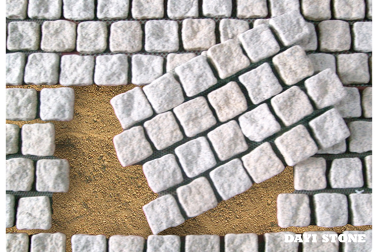 Cubes no Net Yellow Granite G682 Top and 4 sides naturl split bottom sawn and tumble 60x40x3cm - Dayi Stone